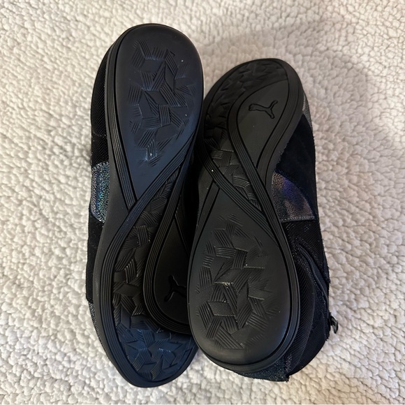 Puma metallic skiva low deep black iridescent Size 7.5 but more like a 7 - Picture 4 of 4